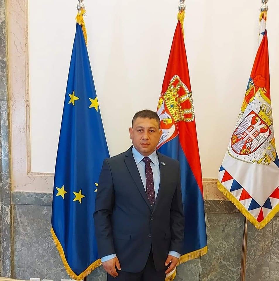 Dejan Vlajković ističe značaj institucionalne stabilnosti, dijaloga i razvoja romske zajednice kroz saradnju sa državnim institucijama Republike Srbije.