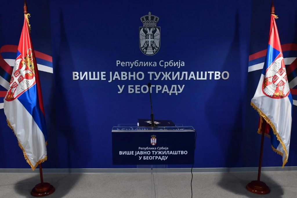 Zgrada Višeg javnog tužilaštva u Beogradu tokom postupka istrage povodom navoda o upotrebi zvučnog topa na protestima u Srbiji.